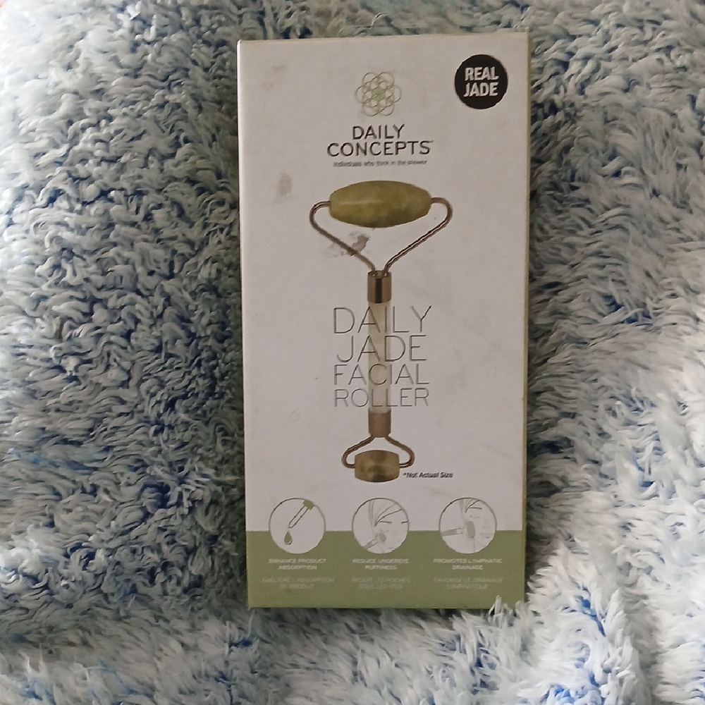 Daily Concepts Real Jade Facial Roller for eyes and face and NWT RETAIL $26